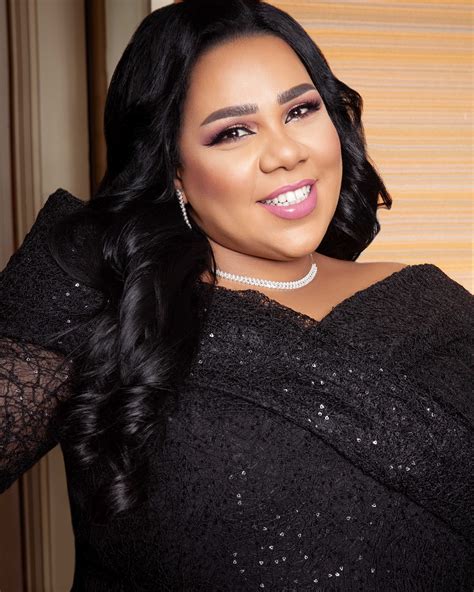 شيماء سيف تتألق بعد خسارة وزنها بأجمل مجوهراتها البرّاقة - مجلة هي