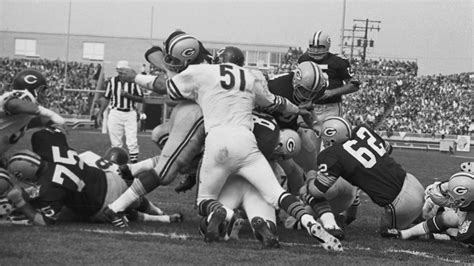 The Story Behind This Iconic Photo Of Chicago Bears Legend Dick Butkus