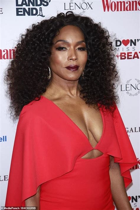 Pin By Maty Cise On Angela Bassett Angela Bassett Cleavage Ladies Day