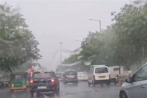 Delhi Ncr Weather Update दिल्‍ली एनसीआर में झमाझम बारिश जारी काले