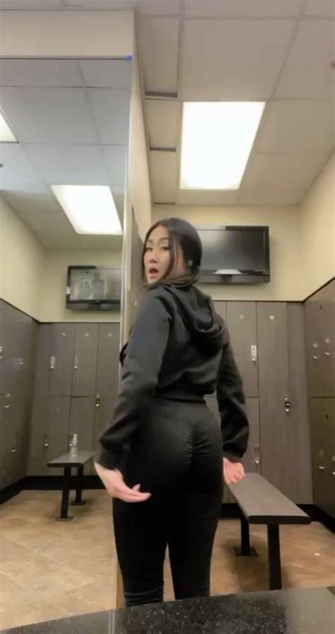 Flashing My Asian Ass At Gyms Locker Someone Caught Me 😝 Scrolller