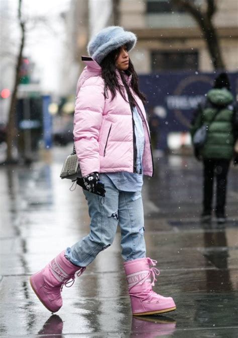 Cómo llevar las botas de agua y nieve de tendencia en looks de diario