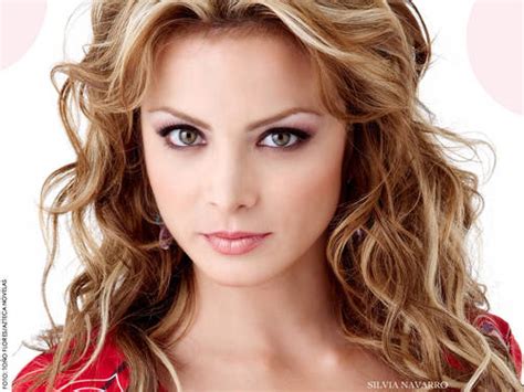 Silvia Navarro Se Desnuda En Labios Rojos