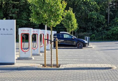 Tesla 10000 Superchargers In Europa Dankzij Charleroi Autogids