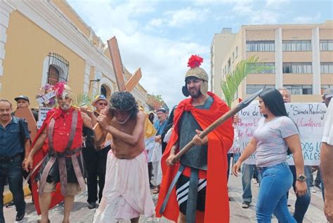 AvanceIMP Viacrucis en Lara arriba a su X estación por los privados