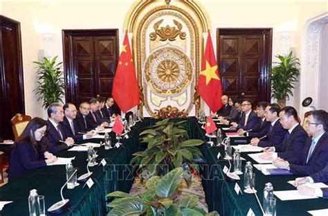 Vietnamese Chinese Foreign Ministers Hold Talks