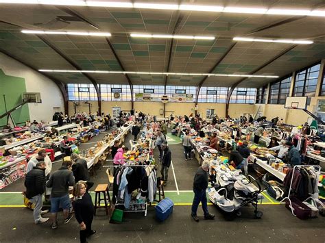 Sallespisse 51 vendeurs au vide greniers des parents délèves du RPI