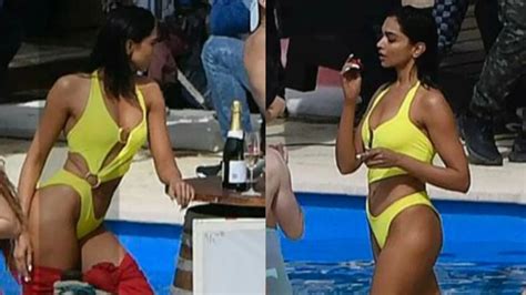 Pathaan Song Besharam Rang DEEPIKA PADUKONE HOTTEST BIKINI LOOKS Go