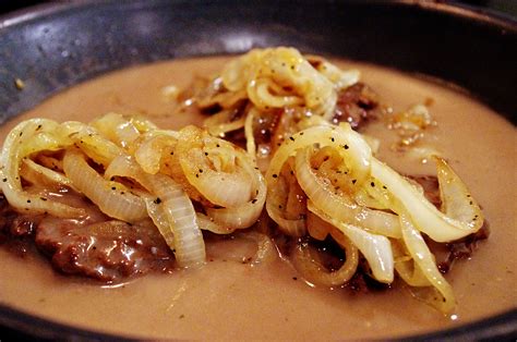 Salisbury Steak With Balsamic Gravy Dixie Chik Cooks