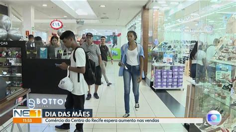 Dias Das M Es Movimenta O Rcio De Shopping No Centro Do Recife