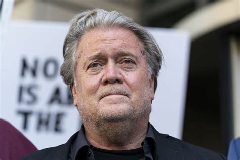 Condenan a Steve Bannon a cuatro meses de cárcel