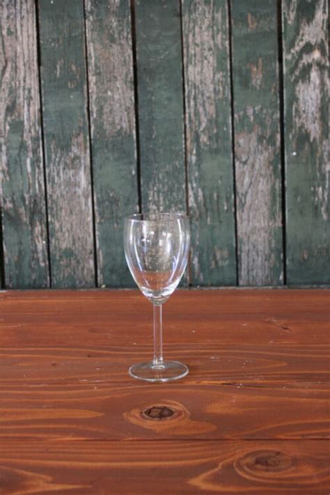 8 Oz Wine Glasses Schattenbol