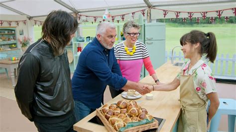 Paul Hollywoods Handshake Trademarked By Great British Bake Off Bosses The Irish Sun