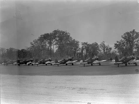 Asisbiz RNZAF Vought F4U 1D Corsairs Of 22Sqn Prior To Departure For