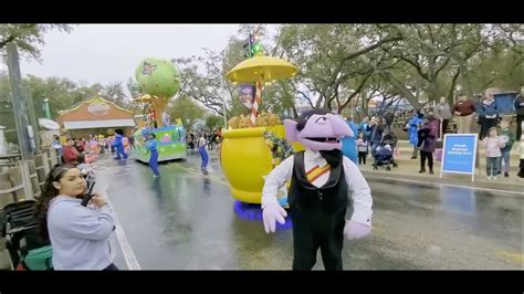 Sesame Street Mardi Gras Party Parade At Seaworld San Antonio