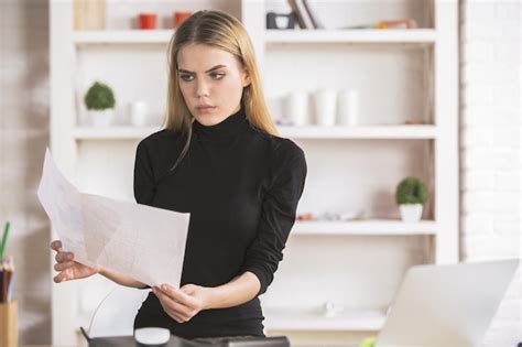 Premium Photo Female Doing Paperwork In Office