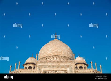 Close Up View Of Taj Mahal From East Side Roof Part Stock Photo Alamy