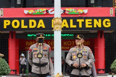 Prosesi Adat Dayak Farewell Dan Parade Warnai Penyambutan Kapolda