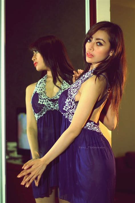 Full Foto Hot Pose Menantang Indah Monica Sexy Gak Nahan