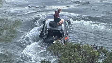 Driver Clings To Roof Of Suv After Crash Into River Ca Cops Sacramento Bee