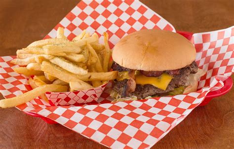 Burger Island Buckingham Plaza