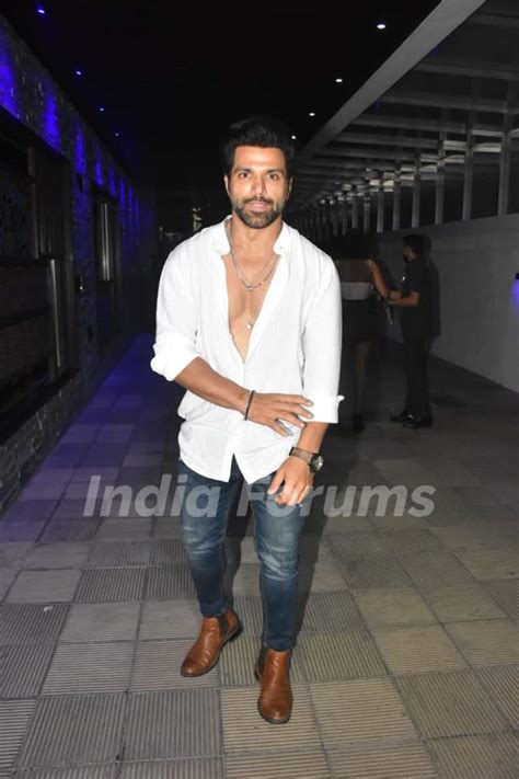 Rithvik Dhanjani snapped at Ridhima Pandit’s birthday bash Photo