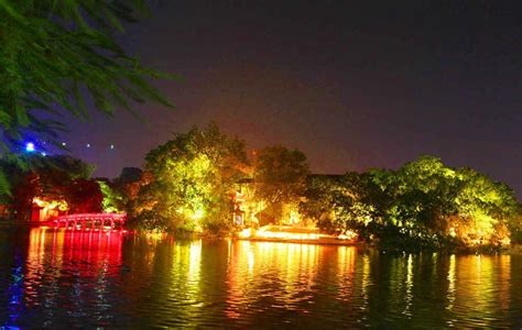 Captivating Night Images Of Hoan Kiem Lake Stunning Night Views Of