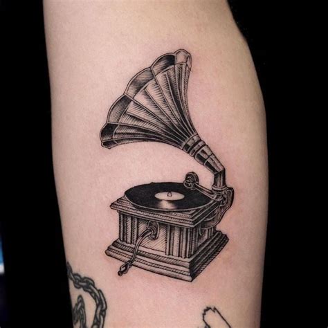 Pin By Edson Lopes Tattoo On Comercial Gramophone Tattoo Music