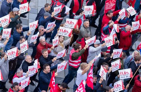 Metaller Warnstreiks Staus auf Wiener Triester Straße PULS 24