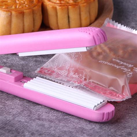 Handheld Mini Portable Heat Sealing Machine Food Vacuum Seal Packing