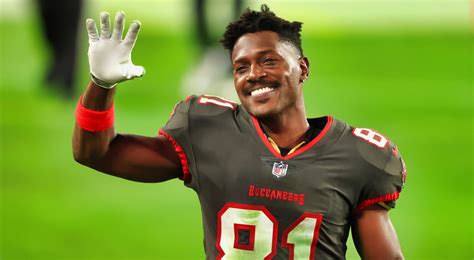 Breaking Antonio Brown Announces His Return To Nfl
