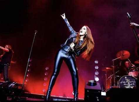 Epica (Simone Simons) : r/Metalboners