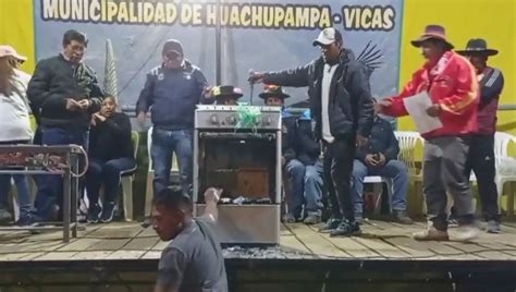 Hombre rompe la estufa que iban a regalar en una rifa porque no se ganó