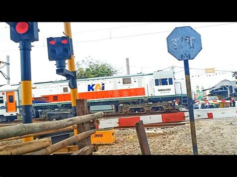 Ka Jakatingkir Commuter Line Palang Pintu Kereta Api Railroad