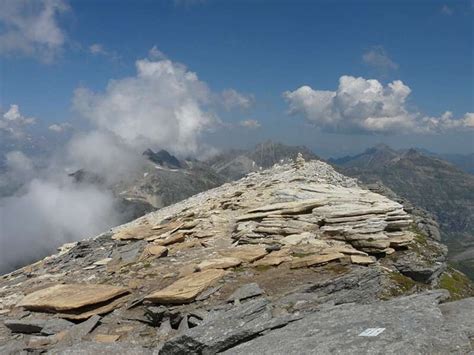 La Pianeggiante Vetta Del Pizzo Cassinello 3103 Metri Hikr Org