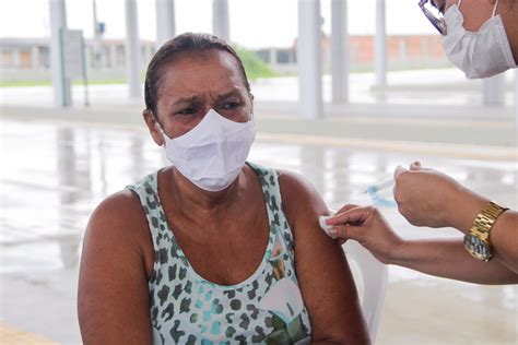 1ª dose suspensa Manaus aplica 2ª dose da vacina contra a Covid 19