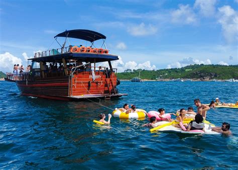 Rent Junk Boats In Hong Kong Set Sail On The High Seas Honeycombers