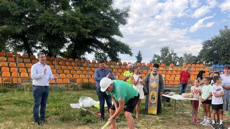 В Самоков направиха първа копка за ремонт на лекоатлетическата писта на ...