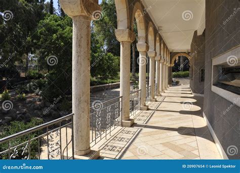 Colunata Na Igreja Dos Beatitudes Foto De Stock Imagem De