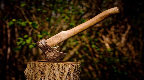 Hatchet Vs Tomahawk Which Handheld Chopper Reigns Supreme