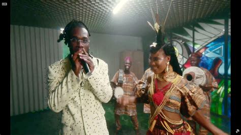 Watch Burna Boy Slay With Performance Of "Level Up," "Onyeka" & "Ye" At ...