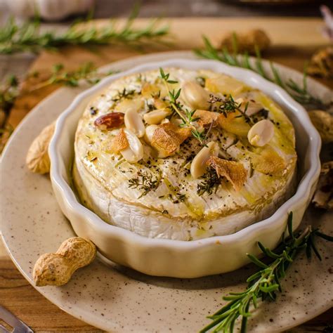 Camembert pieczony w białym winie Kuchnia dla dorosłych