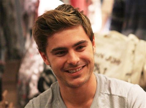 Zac Efron Dice Que Ser Gay No Es Un Problema Cotibluemos