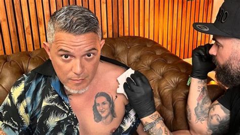 Alejandro Sanz Y El Significado De Sus Nuevos Tatuajes Cadena Dial