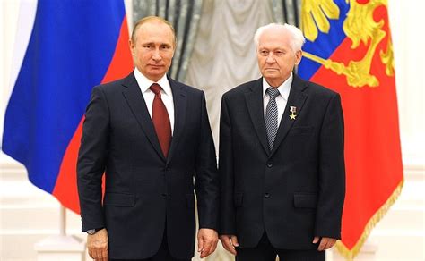 Вручение медалей «Герой Труда Российской Федерации» • Президент России