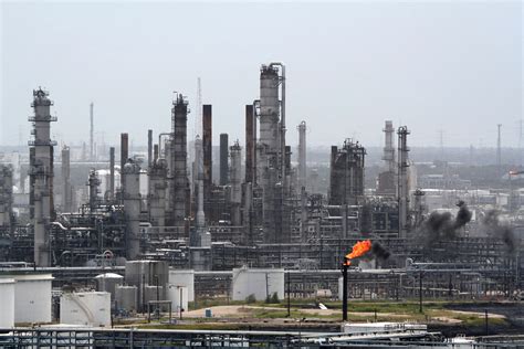 Pemex Refinery Deal May Cost $1 Billion More Than Announced - Bloomberg
