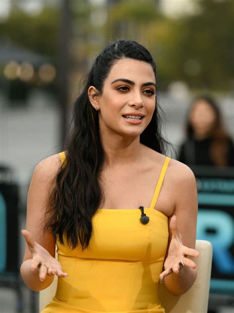 Emeraude Toubia On Extra Emeraude Toubia Photo 43898441 Fanpop