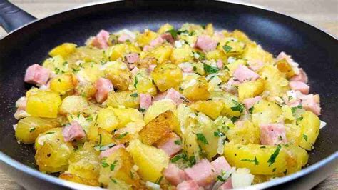 Délicieuse recette de Pommes de terre et jambon à la poêle prête en 5