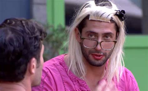 Em meio a briga Marcelo e Junior quase protagonizam beijo gay Fátima