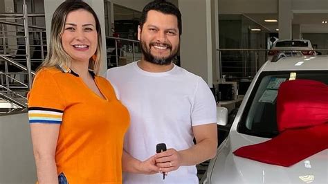 Andressa Urach E Thiago Lopes Compram Carro Avaliado Em R 110 Mil